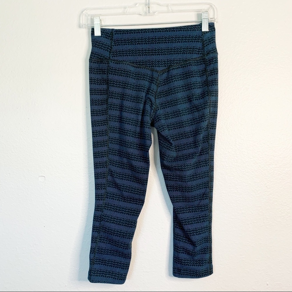 NIKE DRI-FIT Cropped Leggings - Picture 2 of 5